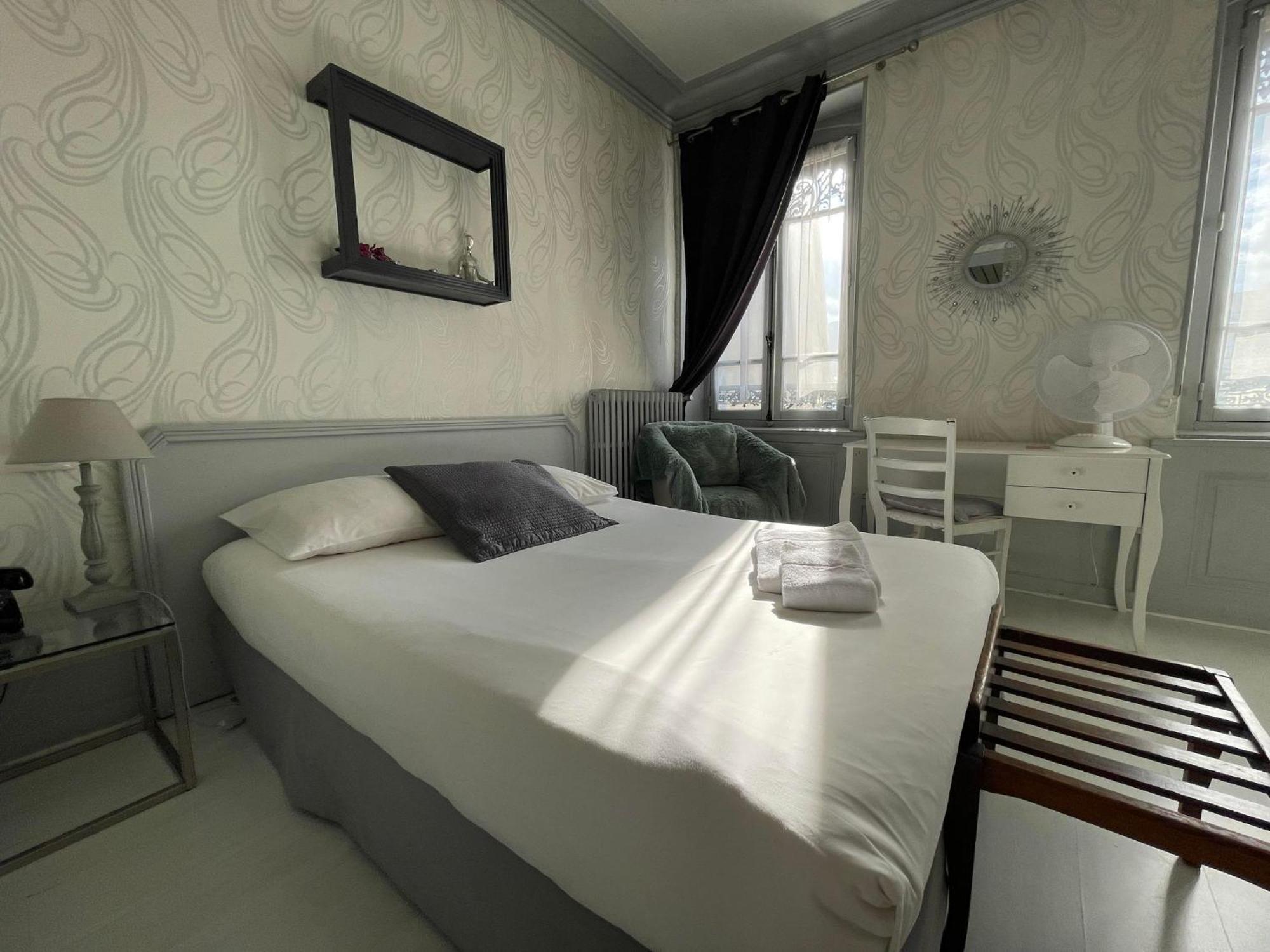 Authentic By Balladins, Hotel Le Carre D'Aix Aix-les-Bains Exterior photo